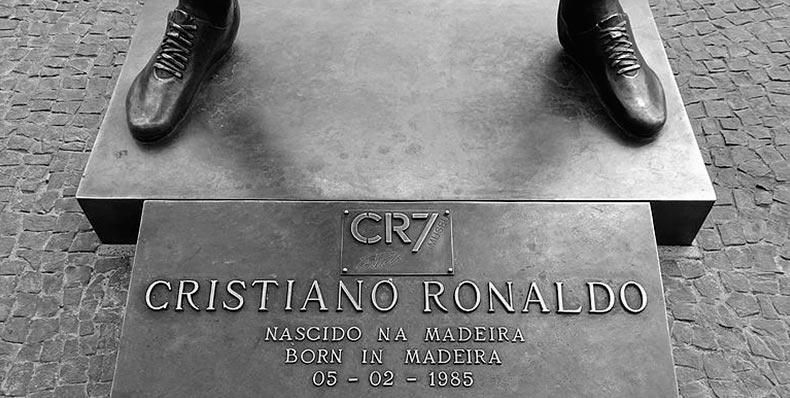 Estatua de Cristiano Ronaldo. Museo CR7 de Madeira